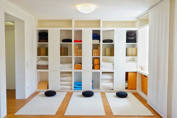 Yogaunterricht und Materialien Yoga Gutschein, Yoga Saarbrücken, Yogastudio, Yoga Gruppenkurse, Online Yoga, Yoga Übung, Yoga Unterricht, Yoga Probestunde