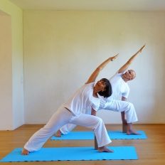 Yoga für Unternehmen Yoga Saarbrücken, Yogastudio, Yoga Gruppenkurse, Online Yoga, Yoga für Unternehmen, Yoga Übung, Yoga Unterricht, Yoga Lehrer
